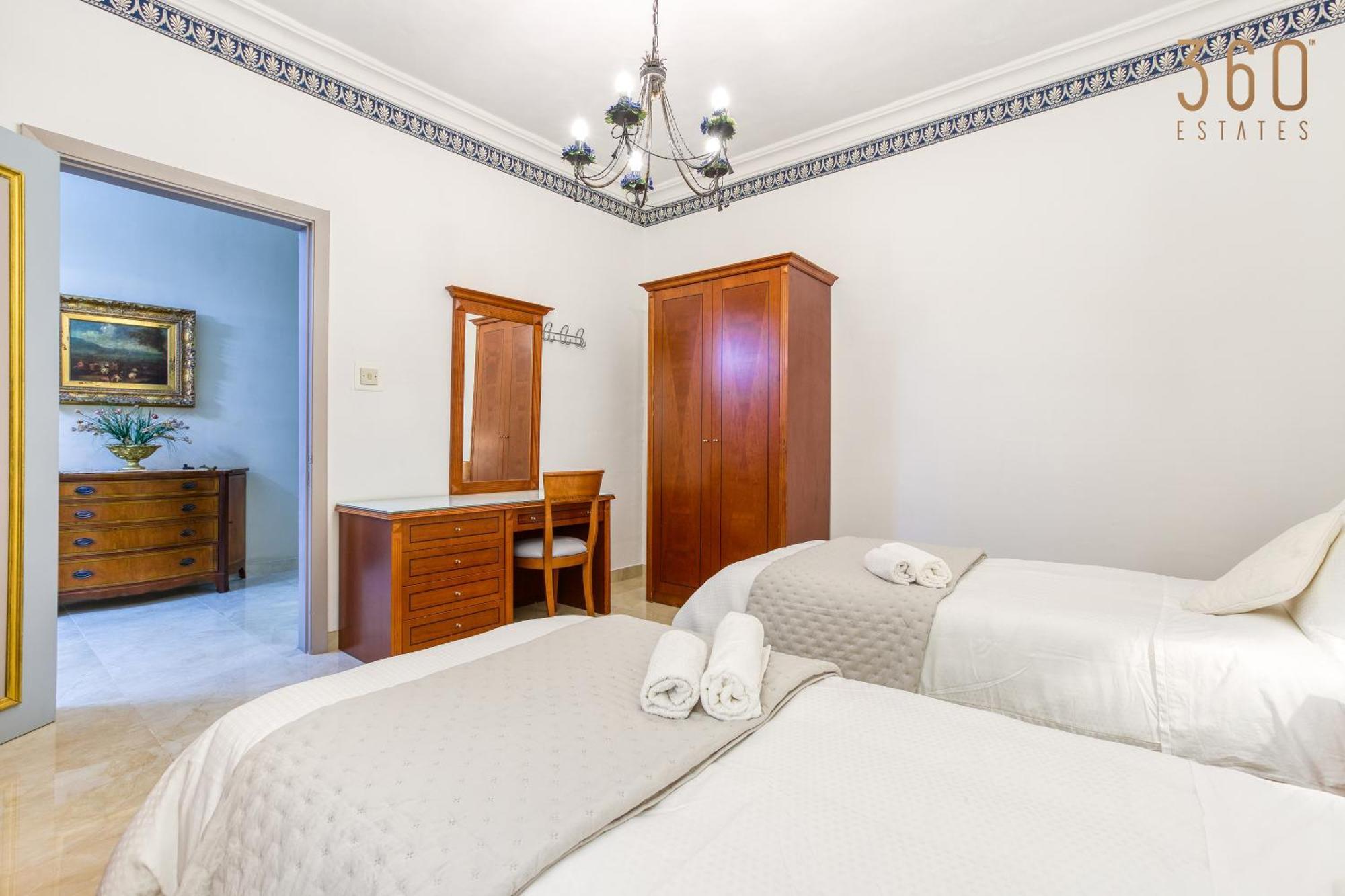 A Lovely 3Br Maisonette In Lovely Town Of Rabat By 360 Estates Kültér fotó